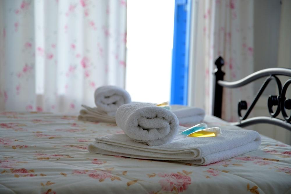 Glaronisia Hotel ポロニア エクステリア 写真