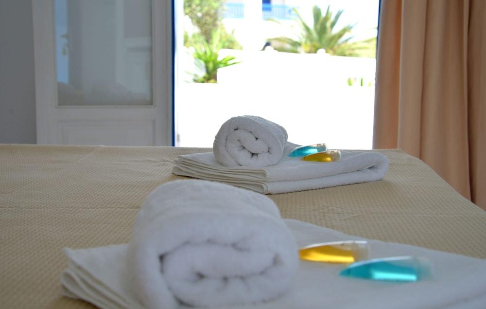 Glaronisia Hotel ポロニア エクステリア 写真