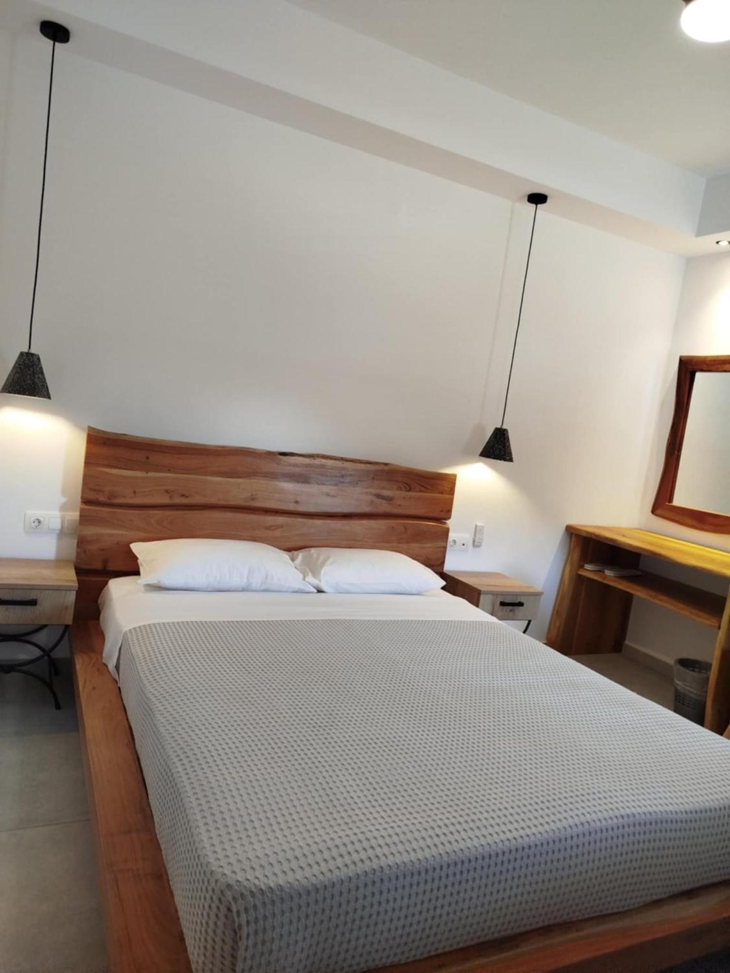 Glaronisia Hotel ポロニア エクステリア 写真