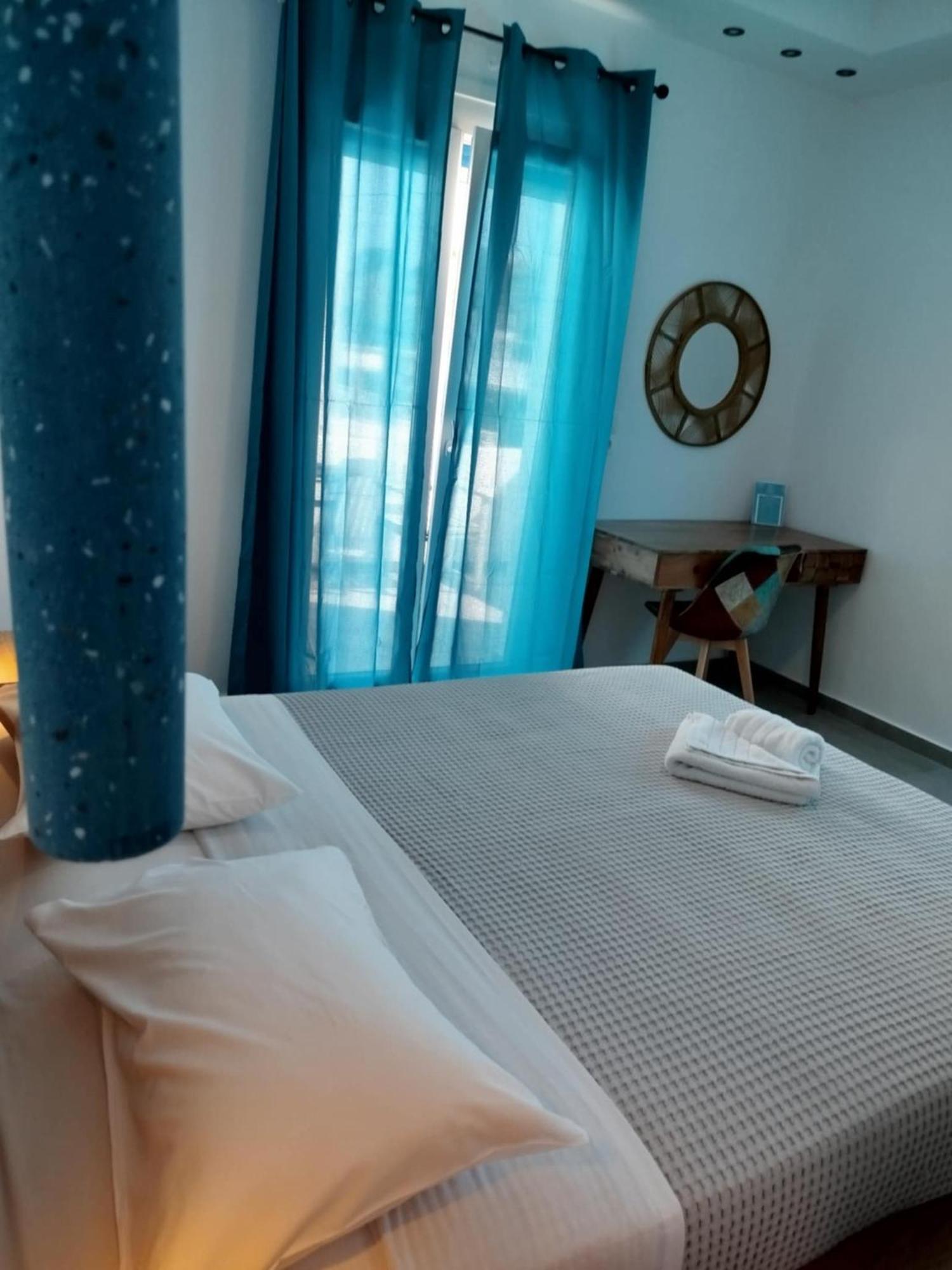 Glaronisia Hotel ポロニア エクステリア 写真